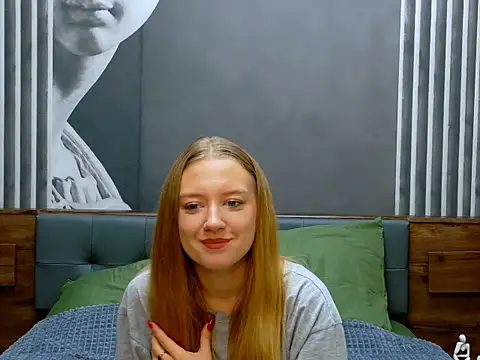 Snapshot of DarcyWilsy chatting on October 6, 9:01 pm DarcyWilsy online show from October 6, 9:01 pm