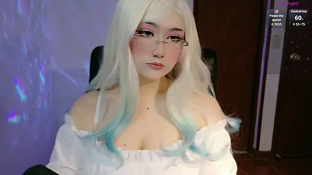 Snapshot of Livelle69 chatting on November 9, 3:05 am Livelle69 online show from November 9, 3:05 am