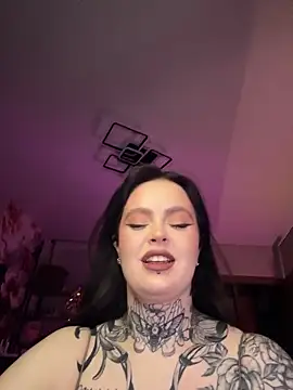 Mariiiiiway online show from May 8, 8:25 pm