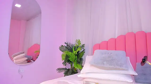 Snapshot of lia_queen18 chatting on November 6, 11:22 am lia queen18 online show from November 6, 11:22 am