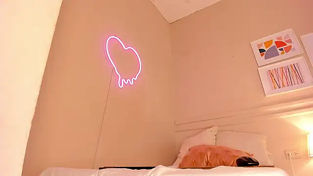 Snapshot of _aleja_x chatting on October 17, 11:46 am aleja x online show from October 17, 11:46 am