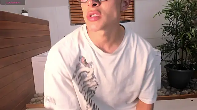 AustinJones  online show from October 16, 8:21 pm