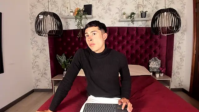 AustinJones  online show from November 7, 8:31 pm