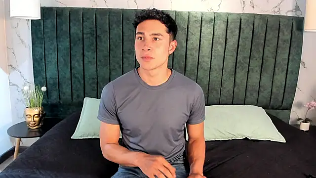 AustinJones  online show from November 29, 7:28 pm