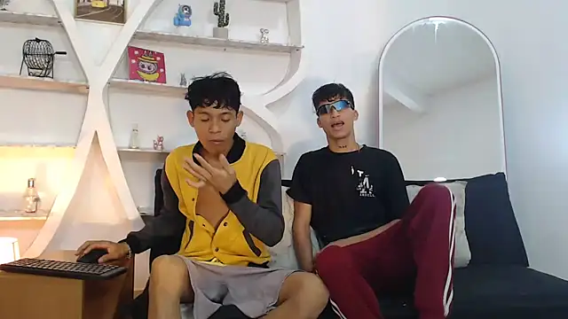 Snapshot of BEAUTY_BOYS1 chatting on September 16, 7:09 am BEAUTY BOYS1 online show from September 16, 7:09 am