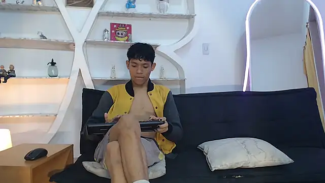 Snapshot of BEAUTY_BOYS1 chatting on October 10, 7:07 am BEAUTY BOYS1 online show from October 10, 7:07 am