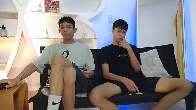 Snapshot of BEAUTY_BOYS1 chatting on October 12, 7:51 am BEAUTY BOYS1 online show from October 12, 7:51 am