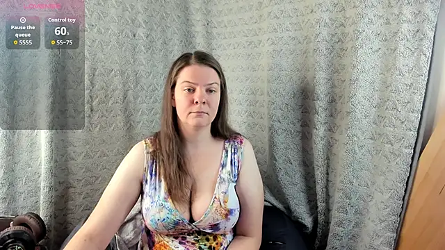 Snapshot of MiaLores chatting on November 4, 9:08 am MiaLores online show from November 4, 9:08 am