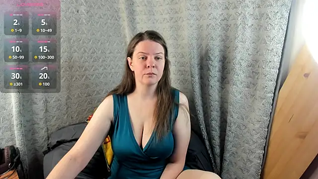 Snapshot of MiaLores chatting on November 9, 9:29 am MiaLores online show from November 9, 9:29 am