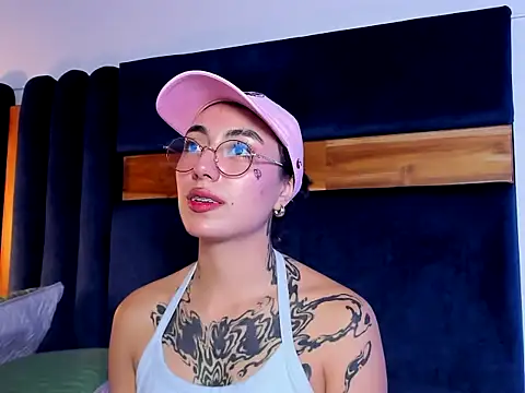 Snapshot of cami_zapata chatting on October 19, 9:48 pm cami zapata online show from October 19, 9:48 pm