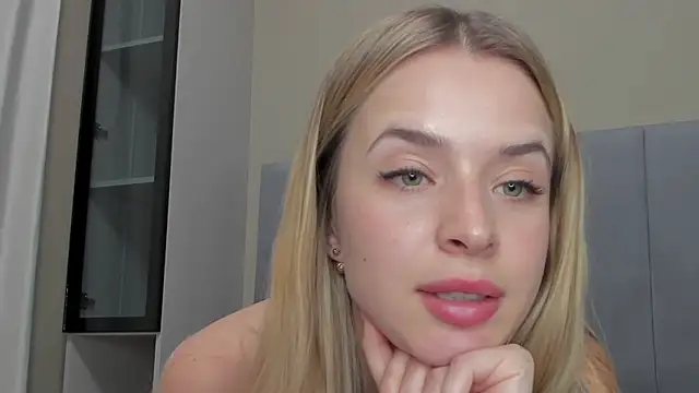 Snapshot of Touch_me chatting on February 16, 7:49 pm Touch me online show from February 16, 7:49 pm