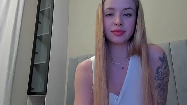 Snapshot of Touch_me chatting on February 21, 8:05 pm Touch me online show from February 21, 8:05 pm