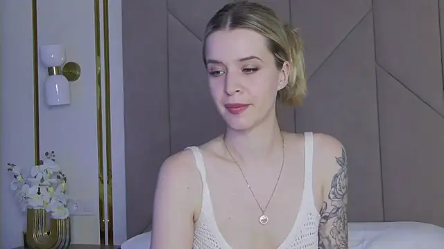 Snapshot of Touch_me chatting on October 5, 4:27 pm Touch me online show from October 5, 4:27 pm