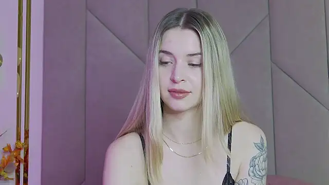 Snapshot of Touch_me chatting on November 30, 4:00 pm Touch me online show from November 30, 4:00 pm