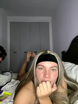 Snapshot of little_lola_x chatting on October 19, 9:26 pm little lola x online show from October 19, 9:26 pm
