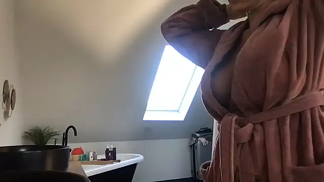 AmyStone   online show from April 14, 8:42 am