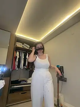 0gece0 online show from June 1, 11:28 pm