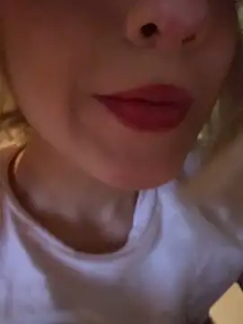 Snapshot of SweetBunnyGF chatting on October 30, 11:27 pm SweetBunnyGF online show from October 30, 11:27 pm