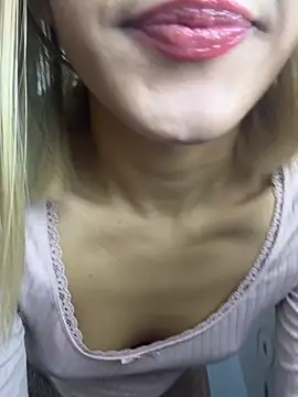 Snapshot of SweetBunnyGF chatting on December 21, 11:01 pm SweetBunnyGF online show from December 21, 11:01 pm