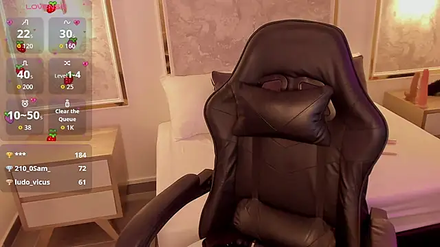 Snapshot of doll_eyees_ chatting on October 28, 2:20 pm doll eyees online show from October 28, 2:20 pm