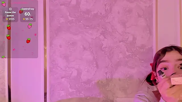 Snapshot of doll_eyees_ chatting on October 30, 2:24 am doll eyees online show from October 30, 2:24 am