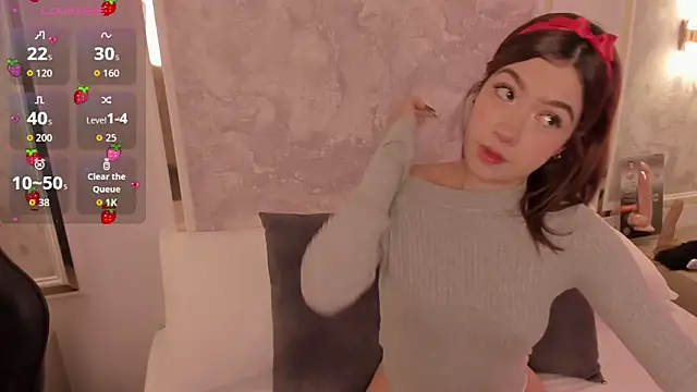 Snapshot of doll_eyees_ chatting on October 31, 2:34 am doll eyees online show from October 31, 2:34 am