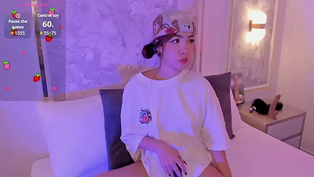 Snapshot of doll_eyees_ chatting on November 8, 2:34 am doll eyees online show from November 8, 2:34 am