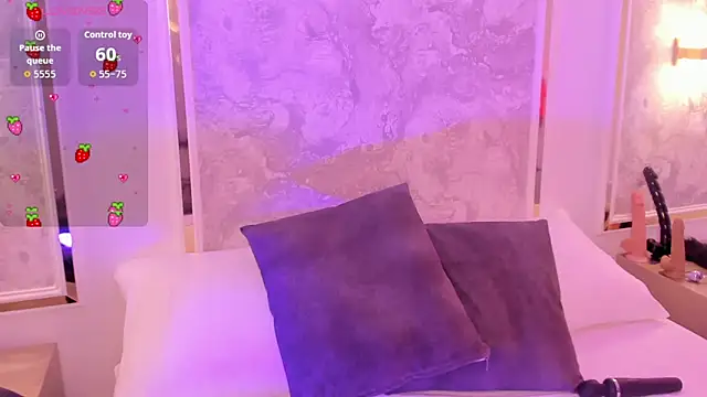 Snapshot of doll_eyees_ chatting on November 11, 2:11 am doll eyees online show from November 11, 2:11 am