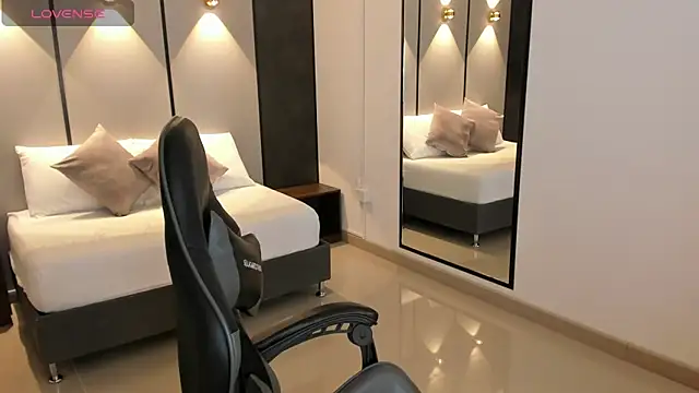 Snapshot of daniand_ chatting on October 8, 11:57 pm daniand online show from October 8, 11:57 pm