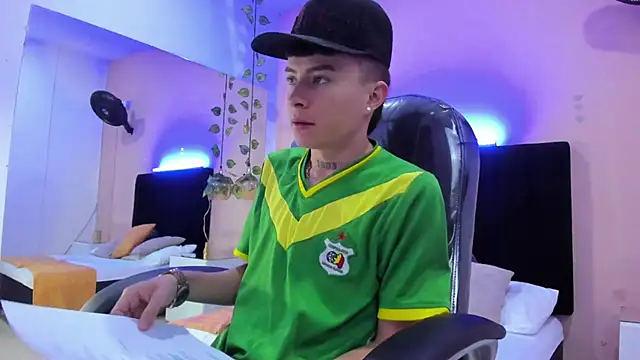 Nascary Fox online show from December 5, 7:21 pm