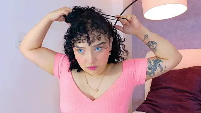 Snapshot of Tracielowe_w chatting on November 15, 3:26 am Tracielowe w online show from November 15, 3:26 am