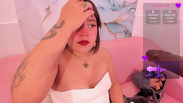 mia yeager online show from December 19, 7:54 pm