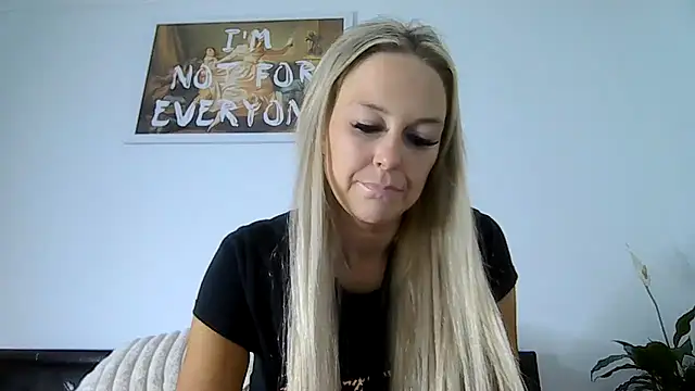 Snapshot of imyourgoodgirl69 chatting on November 16, 3:45 am imyourgoodgirl69 online show from November 16, 3:45 am