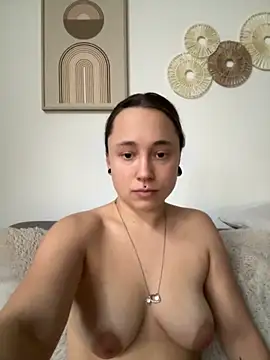 stelli 99 online show from December 5, 8:01 am