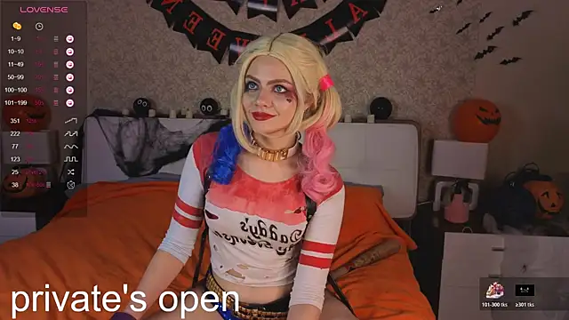 Snapshot of Brittney_Shaw chatting on October 31, 2:29 pm Brittney Shaw online show from October 31, 2:29 pm