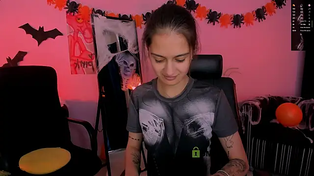 Snapshot of talia_seduce chatting on October 28, 1:03 pm talia seduce online show from October 28, 1:03 pm