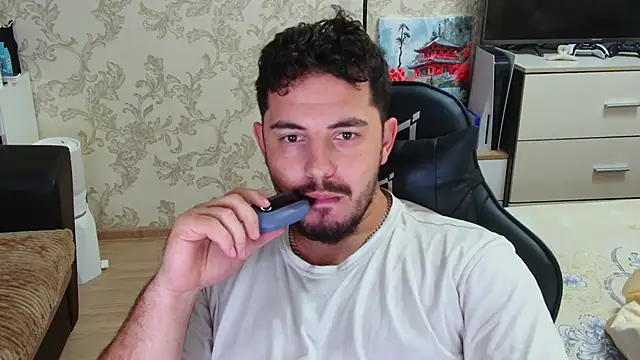 Snapshot of Sam_Gladiator chatting on September 24, 8:34 pm Sam Gladiator online show from September 24, 8:34 pm