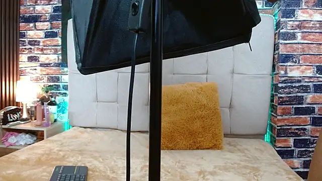 marilunabrown303av online show from October 28, 2:09 pm