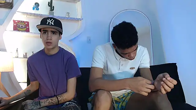 Snapshot of PRETTY_FEM chatting on September 17, 1:24 pm PRETTY FEM online show from September 17, 1:24 pm