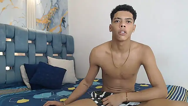 PRETTY FEM online show from February 19, 1:45 am