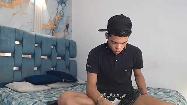 PRETTY FEM online show from March 9, 8:46 pm