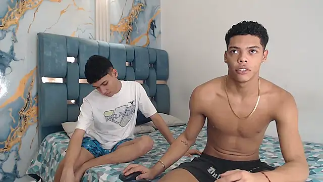 PRETTY FEM online show from April 3, 1:36 am