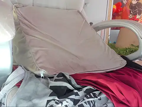 Snapshot of mila_dash chatting on September 25, 12:31 pm mila dash online show from September 25, 12:31 pm