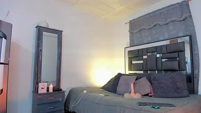 REINA ADAHARA online show from October 5, 10:35 am