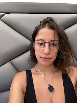 luvely online show from April 12, 10:48 pm