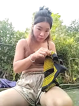 lylylove online show from October 17, 12:36 am