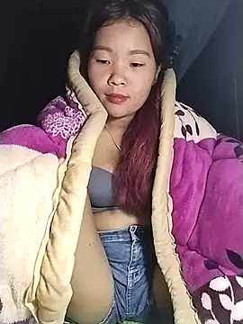 lylylove online show from November 21, 9:30 am