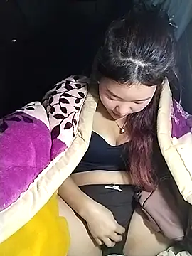 lylylove online show from January 10, 8:27 am