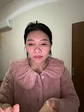 xiiuuff18 online show from February 20, 12:18 am