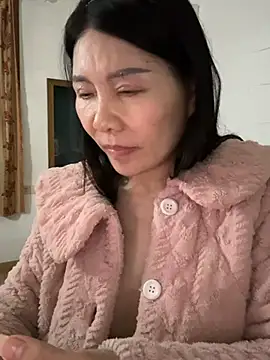 xiiuuff18 online show from March 11, 12:33 pm